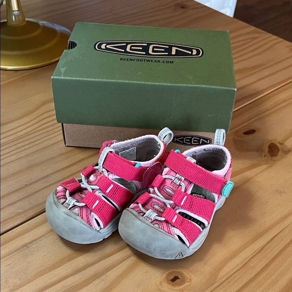 KEEN toddler Sandals Newport H2 raspberry pink size 5